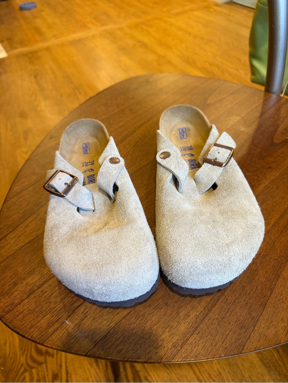 NWOT Birkenstock Suede Clogs in Light Gray with Bronze Buckles EU 39 - Picture 2 of 5